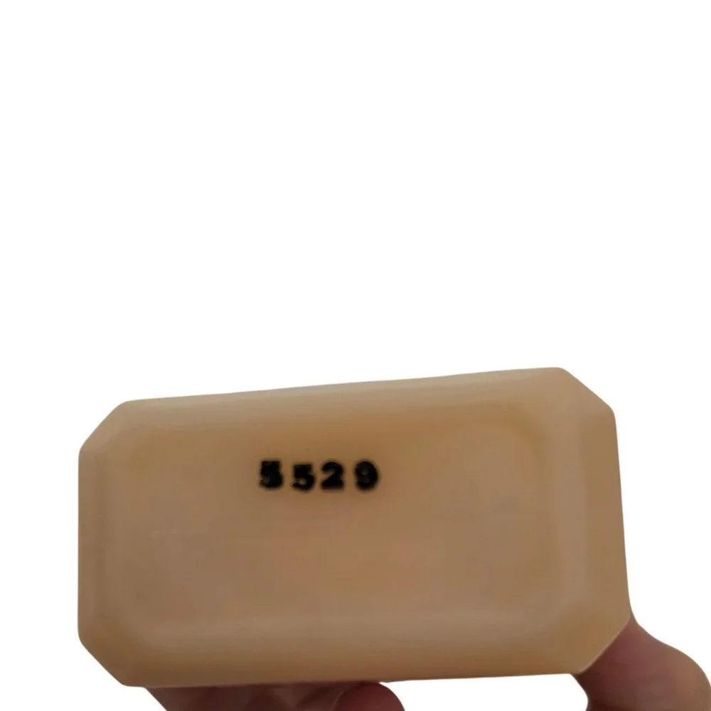 Vintage Fashion Two Twenty Sincerely Milk Bath 8 fl oz 240ml Fragrance Bath Soap